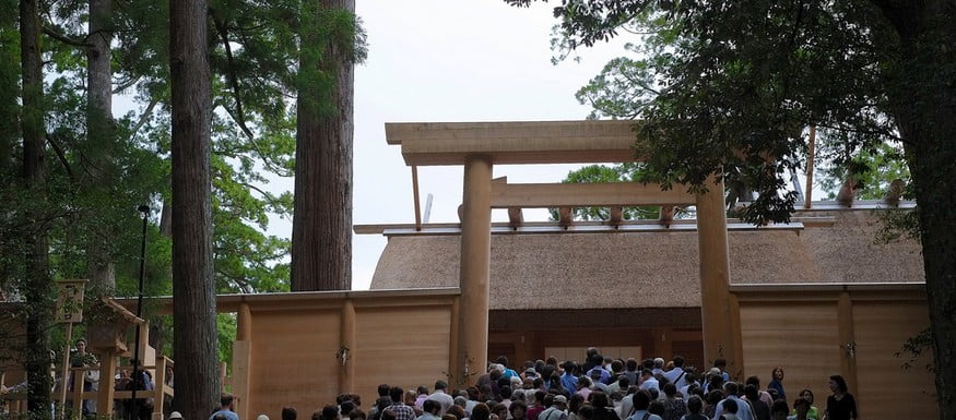 島根県・出雲大社の神在月の「八百万の神様の会議中」は、伊勢神宮に神様はいない？