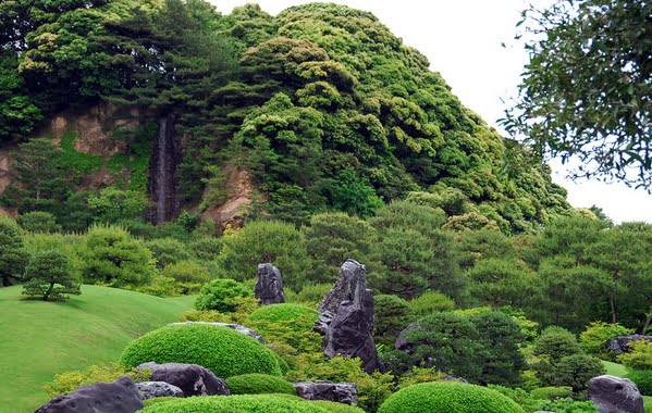 足立美術館・亀鶴の滝